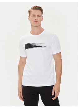 Calvin Klein T-Shirt Brush Logo K10K113113 Biały Regular Fit ze sklepu MODIVO w kategorii T-shirty męskie - zdjęcie 172550059