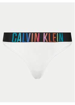 Calvin Klein Underwear Stringi 000QF7833E Biały ze sklepu MODIVO w kategorii Majtki damskie - zdjęcie 172550177