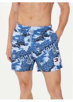 Tommy Hilfiger Szorty kąpielowe UM0UM03150 Niebieski Regular Fit ze sklepu MODIVO w kategorii Kąpielówki - zdjęcie 172550258