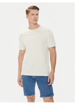 Calvin Klein T-Shirt Enlarged Back Logo K10K113106 Beżowy Regular Fit ze sklepu MODIVO w kategorii T-shirty męskie - zdjęcie 172550315