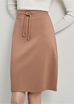 Camelowa ołówkowa spódnica z troczkami ze sklepu OCHNIK w kategorii Spódnice - zdjęcie 172551797
