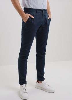 Granatowe lniane spodnie męskie ze sklepu OCHNIK w kategorii Spodnie męskie - zdjęcie 172553196