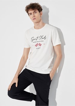 Kremowy T-shirt męski z printem ze sklepu OCHNIK w kategorii T-shirty męskie - zdjęcie 172553799