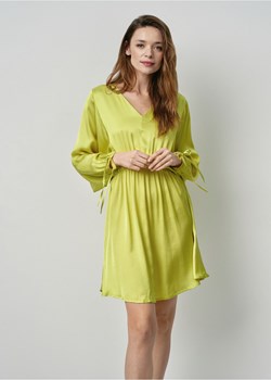 Limonkowa sukienka mini z bufiatymi rękawami ze sklepu OCHNIK w kategorii Sukienki - zdjęcie 172554499
