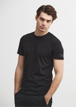 Czarny basic T-shirt męski z logo ze sklepu OCHNIK w kategorii T-shirty męskie - zdjęcie 172554699