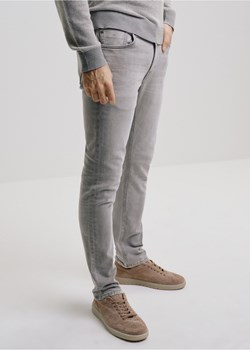 Szare spodnie jeansowe męskie ze sklepu OCHNIK w kategorii Spodnie męskie - zdjęcie 172557336