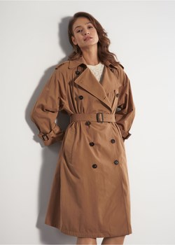 Brązowy płaszcz damski z paskiem ze sklepu OCHNIK w kategorii Płaszcze damskie - zdjęcie 172557486
