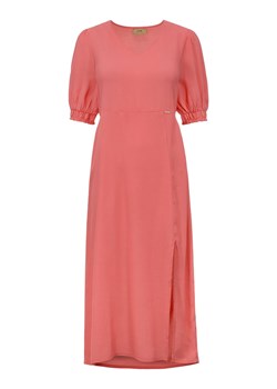 Różowa sukienka z rozcięciem ze sklepu OCHNIK w kategorii Sukienki - zdjęcie 172558355