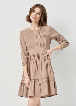Beżowa plisowana sukienka mini ze sklepu OCHNIK w kategorii Sukienki - zdjęcie 172559719