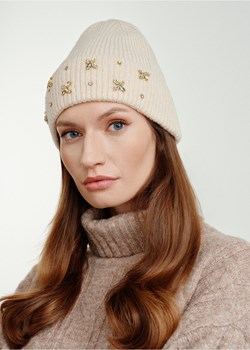 Beżowa czapka damska z dżetami ze sklepu OCHNIK w kategorii Czapki zimowe damskie - zdjęcie 172560089