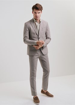 Beżowe spodnie garniturowe męskie ze sklepu OCHNIK w kategorii Spodnie męskie - zdjęcie 172561058