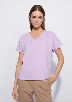 Fioletowy T-shirt damski z cekinami ze sklepu OCHNIK w kategorii Bluzki damskie - zdjęcie 172564278
