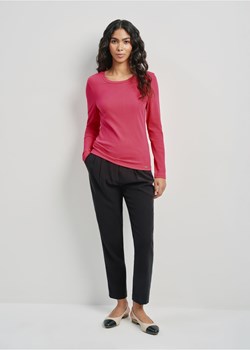 Różowa prążkowana bluzka longsleeve damska ze sklepu OCHNIK w kategorii Bluzki damskie - zdjęcie 172565279