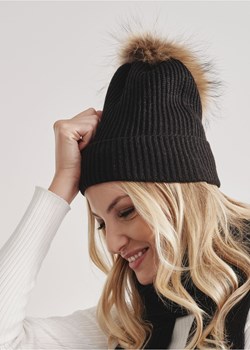 Czarna czapka damska z pomponem ze sklepu OCHNIK w kategorii Czapki zimowe damskie - zdjęcie 172565307