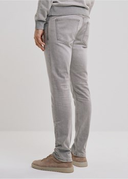 Szare spodnie jeansowe męskie ze sklepu OCHNIK w kategorii Spodnie męskie - zdjęcie 172565436