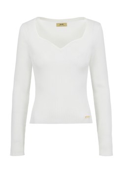 Kremowy sweter z dekoltem w kształcie serca ze sklepu OCHNIK w kategorii Swetry damskie - zdjęcie 172566029