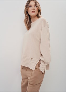 Bawełniany beżowy sweter damski basic ze sklepu OCHNIK w kategorii Swetry damskie - zdjęcie 172566305