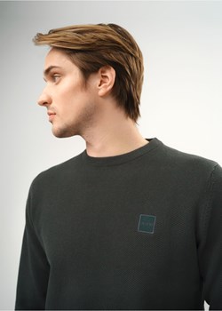 Zielony bawełniany sweter męski z logo ze sklepu OCHNIK w kategorii Swetry męskie - zdjęcie 172566486