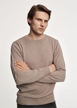 Beżowy sweter męski z logo ze sklepu OCHNIK w kategorii Swetry męskie - zdjęcie 172566715