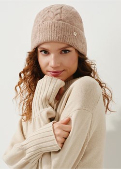 Beżowa czapka damska z warkoczem ze sklepu OCHNIK w kategorii Czapki zimowe damskie - zdjęcie 172567055