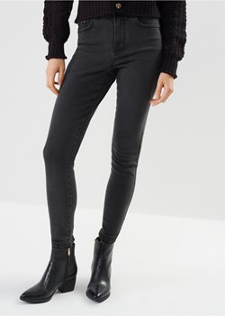 Czarne spodnie jeansowe damskie ze sklepu OCHNIK w kategorii Jeansy damskie - zdjęcie 172567755
