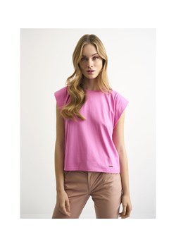 Różowy T-shirt damski basic ze sklepu OCHNIK w kategorii Bluzki damskie - zdjęcie 172568355