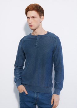 Niebieski sweter męski z guzikami ze sklepu OCHNIK w kategorii Swetry męskie - zdjęcie 172568737