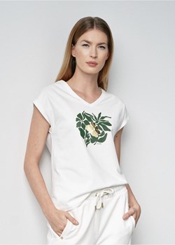 T-shirt damski kremowy z kwiatowym printem ze sklepu OCHNIK w kategorii Bluzki damskie - zdjęcie 172569685