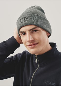 Szara czapka zimowa męska z logo OCHNIK ze sklepu OCHNIK w kategorii Czapki zimowe męskie - zdjęcie 172570189