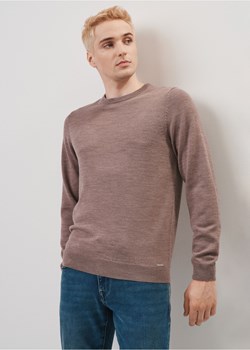 Beżowy wełniany sweter męski ze sklepu OCHNIK w kategorii Swetry męskie - zdjęcie 172570669