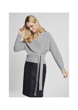 Szary wiązany sweter damski ze sklepu OCHNIK w kategorii Swetry damskie - zdjęcie 172570707