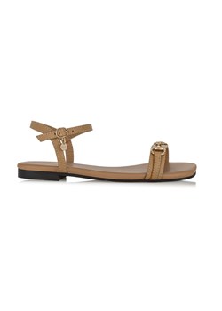 Skórzane beżowe sandałki z klamrą ze sklepu OCHNIK w kategorii Sandały damskie - zdjęcie 172571436