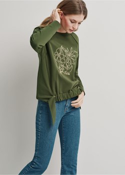 Zielona bluza damska z kwiatowym haftem ze sklepu OCHNIK w kategorii Bluzy damskie - zdjęcie 172571587