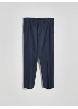 Reserved - Spodnie garniturowe z lnem - granatowy ze sklepu Reserved w kategorii Spodnie męskie - zdjęcie 172573665