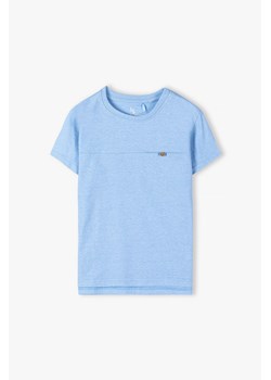 Bawełniany t-shirt chłopięcy z ozdobną kieszonką - niebieski ze sklepu 5.10.15 w kategorii T-shirty chłopięce - zdjęcie 172573995