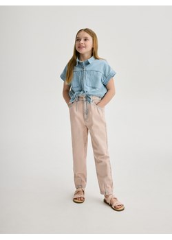 Reserved - Jeansy half baggy z efektem sprania - różowy ze sklepu Reserved w kategorii Spodnie dziewczęce - zdjęcie 172576876
