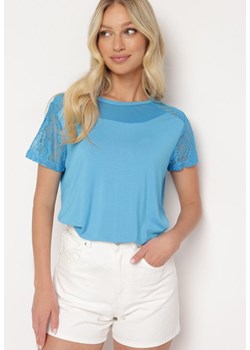 Niebieska Koszulka T-shirt z Wiskozy z Krótkim Rękawem i Koronką Relliara ze sklepu Born2be Odzież w kategorii Bluzki damskie - zdjęcie 172586177