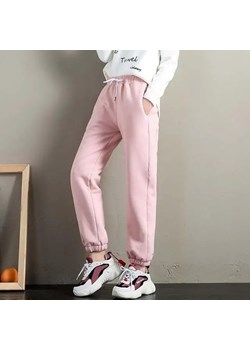 Spodnie dresowe ocieplane - Różowy / M ze sklepu Maybella.pl w kategorii Spodnie damskie - zdjęcie 172590426