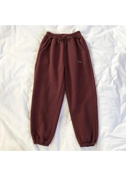 Spodnie dresowe proste - Czerwony / M ze sklepu Maybella.pl w kategorii Spodnie damskie - zdjęcie 172590428
