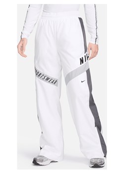 Damskie spodnie z wysokim stanem Nike Sportswear - Biel ze sklepu Nike poland w kategorii Spodnie damskie - zdjęcie 172595065