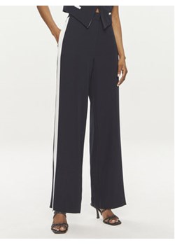 Maryley Spodnie materiałowe 24EB583/04BL Granatowy Relaxed Fit ze sklepu MODIVO w kategorii Spodnie damskie - zdjęcie 172598069
