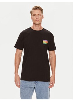 Tommy Jeans T-Shirt Summer Flag DM0DM19171 Czarny Regular Fit ze sklepu MODIVO w kategorii T-shirty męskie - zdjęcie 172598246