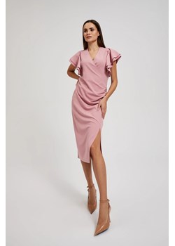 Sukienka z falbanami na rękawach różowa ze sklepu Moodo.pl w kategorii Sukienki - zdjęcie 172601929