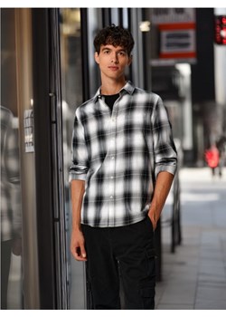 Sinsay - Koszula w kratę - czarny ze sklepu Sinsay w kategorii Koszule męskie - zdjęcie 172609437