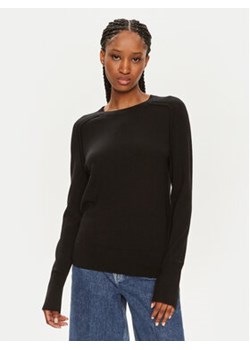 Calvin Klein Sweter K20K207575 Czarny Regular Fit ze sklepu MODIVO w kategorii Swetry damskie - zdjęcie 172613468