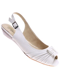 Białe damskie sandały na płaskim obcasie /G13-3 16289 T089/ ze sklepu Pantofelek24.pl w kategorii Sandały damskie - zdjęcie 172613768