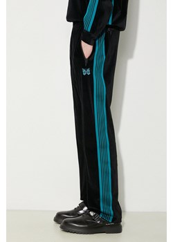 Needles spodnie dresowe Narrow Track Pant kolor czarny wzorzyste OT235 ze sklepu PRM w kategorii Spodnie męskie - zdjęcie 172617517