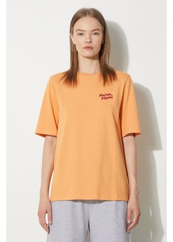 Maison Kitsuné t-shirt bawełniany Handwriting Comfort damski kolor pomarańczowy MW00126KJ0119 ze sklepu PRM w kategorii Bluzki damskie - zdjęcie 172617617