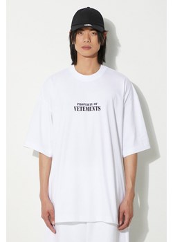 VETEMENTS t-shirt bawełniany Property Of Vetements T-Shirt kolor biały z nadrukiem UE64TR330W ze sklepu PRM w kategorii T-shirty męskie - zdjęcie 172617709