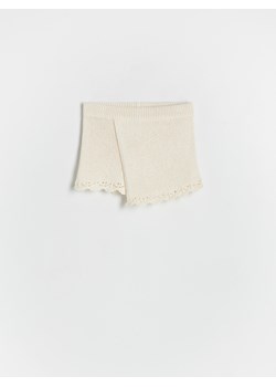 Reserved - Dzianinowe szorty - złamana biel ze sklepu Reserved w kategorii Spodenki dziewczęce - zdjęcie 172620506